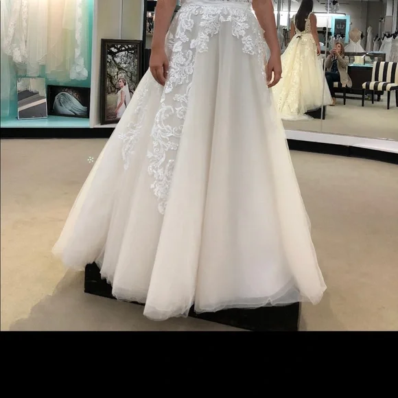 House of Wu Wedding dress.  Ivory/Nude size 12 fits like an 8. - Picture 7 of 12